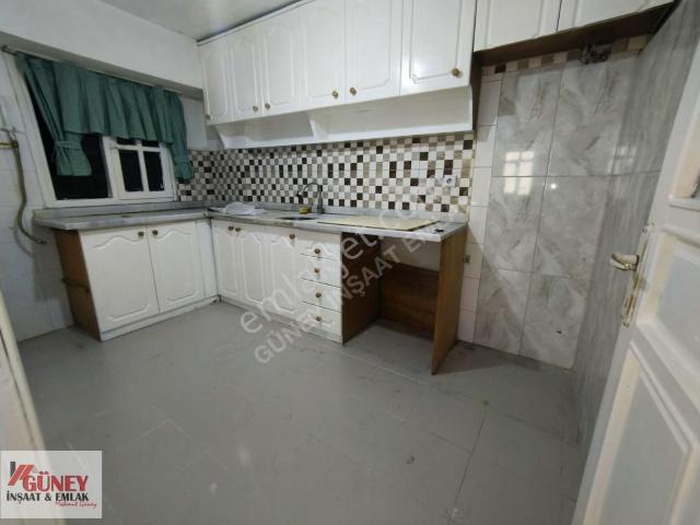 Güneyden Metroya 10 Dakika Yürüme 2+1.90m2 Daire