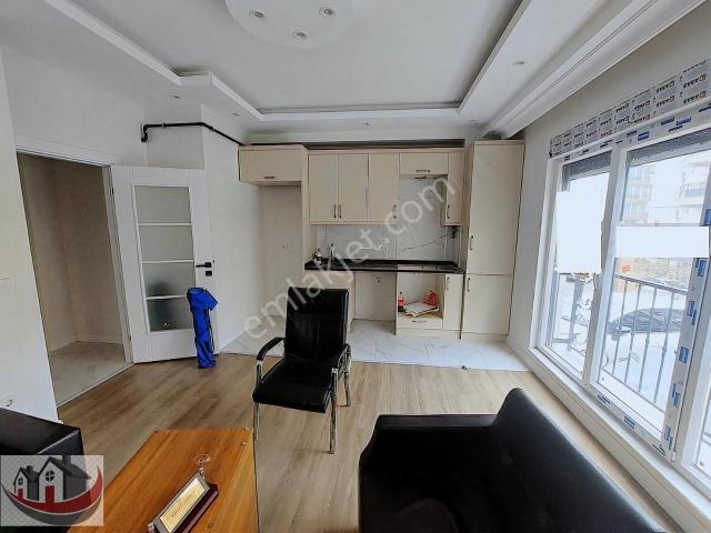 Güneyden Metroya 3 Dakika Yürüme 2+1.80m2 Y.giriş Sıfır Daire