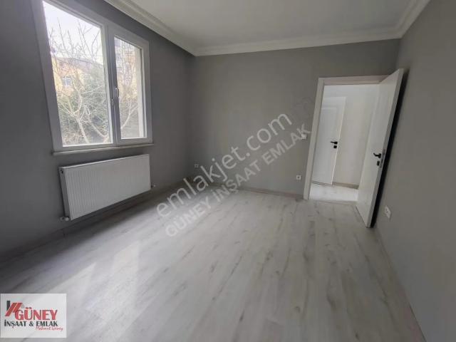 Güneyden Metroya 5 Dakika Yürüme 2+1.85m2 Ara Kat Daire