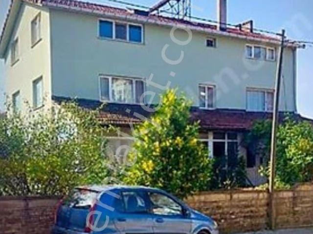 Güneyköy Köy İçi 3 Katlı Bina