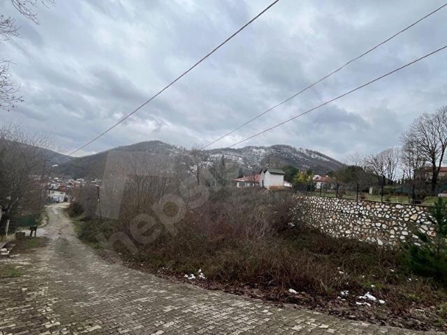 GÜNEYKÖYDE 3 TARAFI YOLA CEPHE KÖŞE PARSEL ARSA