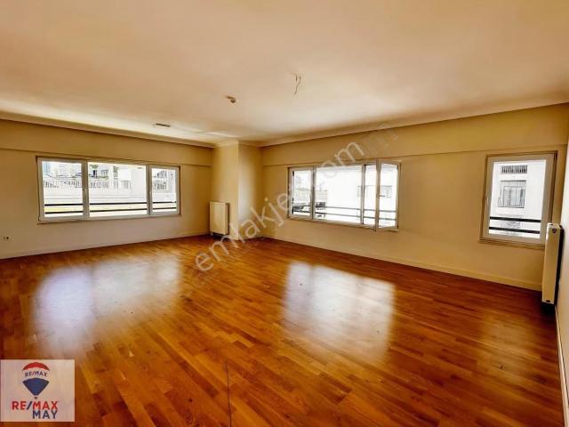 Güneypark1 Sitesinde Kolonsuz Salonlu Kök Tapu Satılık 4+1 Daire