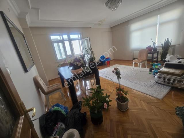 Güngören Akıncılar Mah 5+2 220m2 Kiralık Dubleks Daire