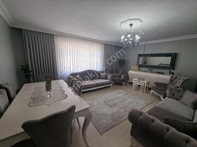 Güngören Merkez Mahallesinde Satılık 4+1 Daire