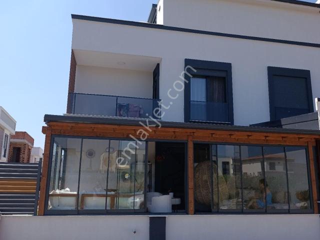 Günlük Haftalık Aylık Kıralık Havuzlu Villa