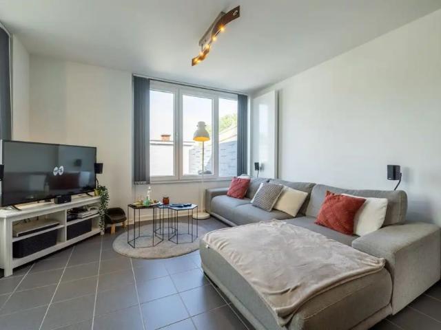 Gunstig gelegen woning, gelijkvloers, 2 slpk, omheinde tuin, garage