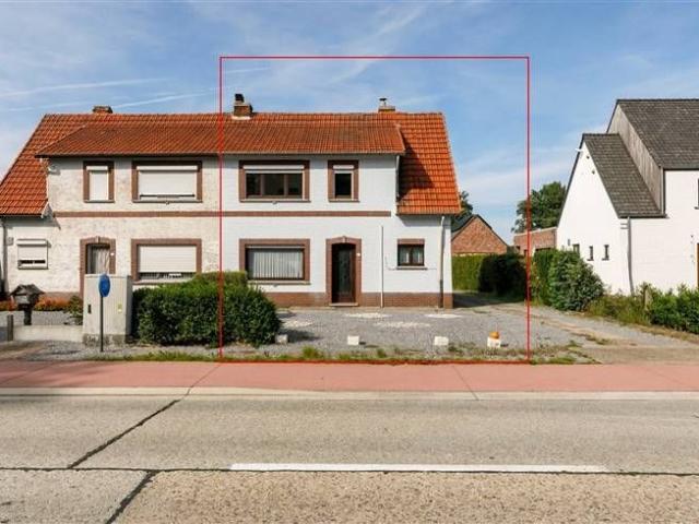 Gunstig gelegen te renoveren HOB op perceel van 1520m²
