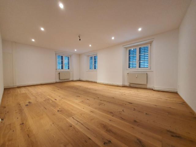 günstige und teilsanierte 3.5 Maisonette Zimmerwohnung an zentraler Lage