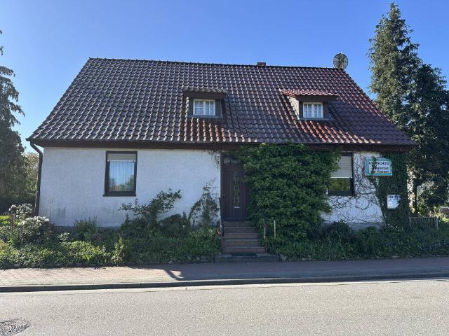 günstiges Wohnhaus mit großem Grundstück