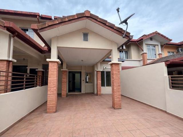 Guarded Renovated unit Kenanga Residence Taman Bukit Subang U16 shah