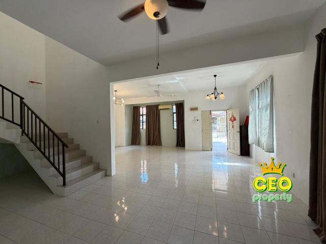 Guarded 24 hours security 2 storey Semi D at Taman Idaman for Sale