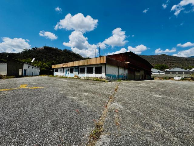 Guarenas/Galpon 2000m2/Terreno 4000m2/EN VENTA