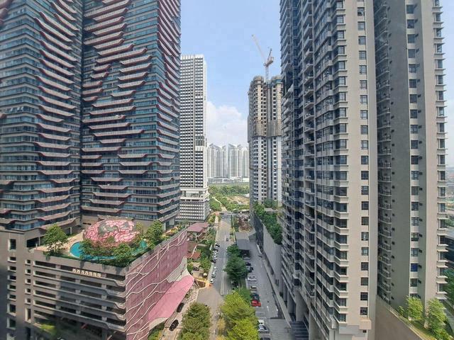 Gud conditionCorner unblocked view The Elements Ampang KLumpur