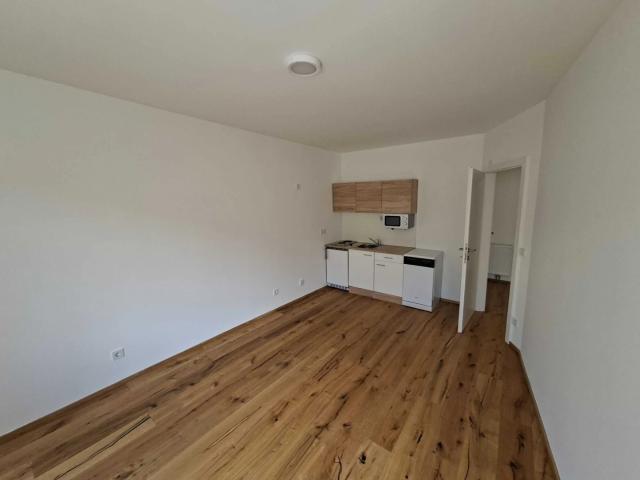 Gudrunstraße: Helle 2 Zimmer Wohnung