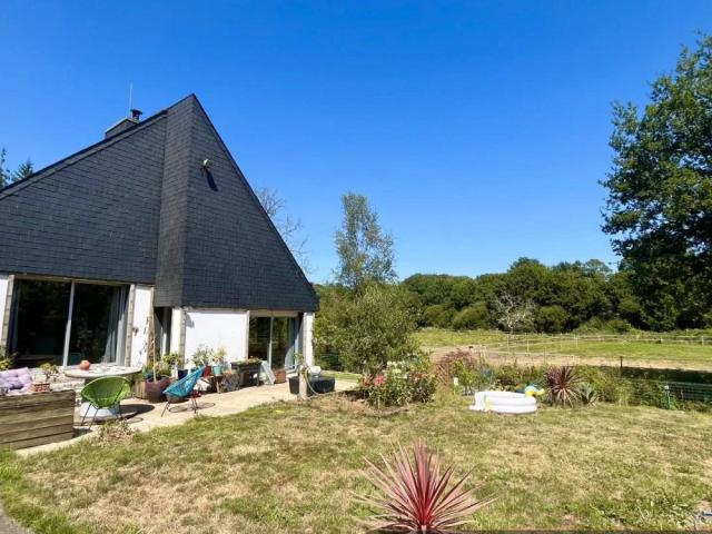 GUENGAT MAISON D'ARCHITECTE AVEC 8000 M2 DE TERRAIN