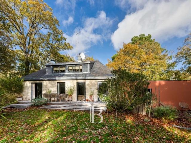 GUERANDE AU SEIN D'UN DOMAINE PRIVÉ Élégante maison rénovée