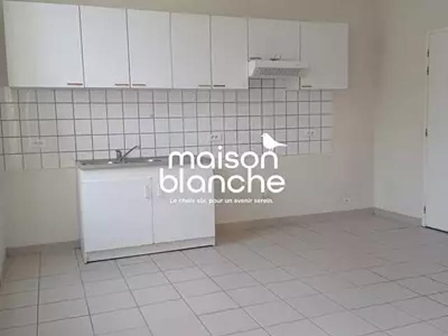 Guîtres 33230 Location appartement 3 pièces t3 au dernier étage