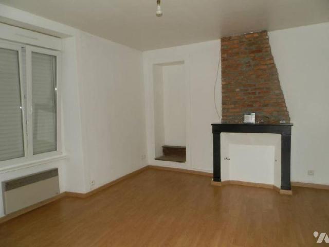 GUICHEN, Place Saint Martin Studio 25,70 m² au premier étage d'une maison: pièce principale.