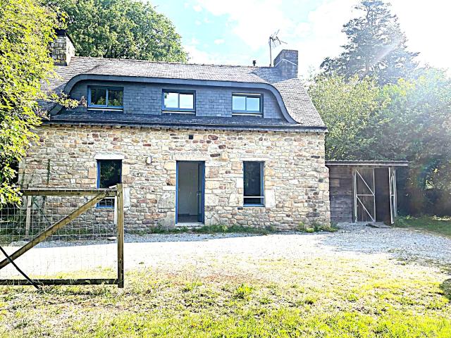 GUIDEL Charmante maison en pierres rénovée, 2 chambres + bureau, au cœur de la campagne