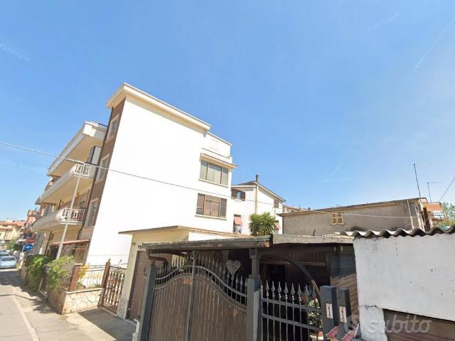 Guidonia villalba monolocale con corte esterna