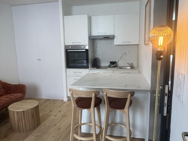 GUILHEMERY/GLOIRE studio meublé 20.25 M2