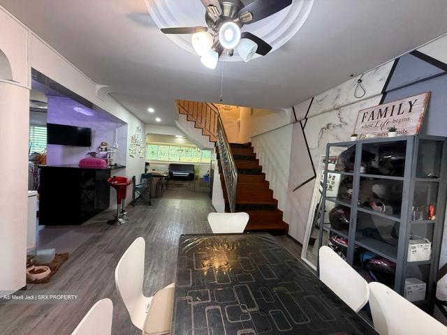 Guilin Breeze Bukit Batok, HDB Executive