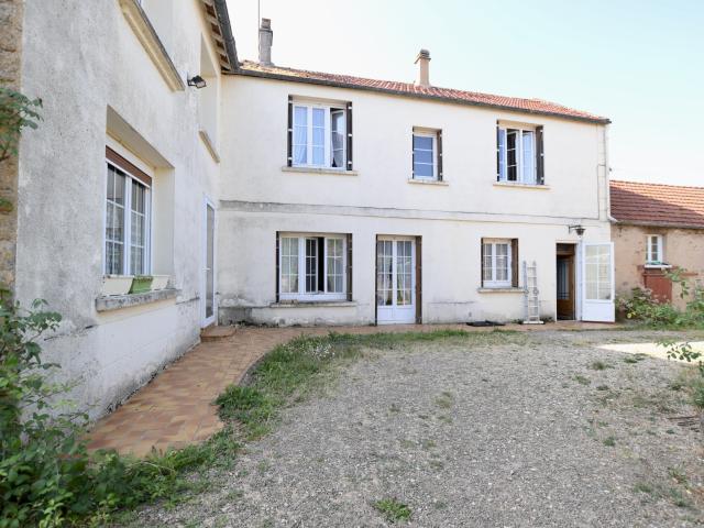 Guillon deux maisons sur 1 700 m2 de terrain