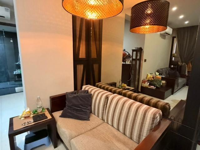 Guillemard Edge Condominium For Sale, $2,440,000, 2 Bed 1 Bath 1,356 sqft $1,799.00 psf