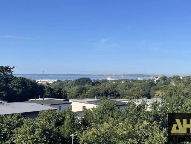 GUIPAVAS APPARTEMENT T3 DE 58 M² VUE MER BALCON PARKING ET ASCENSEUR