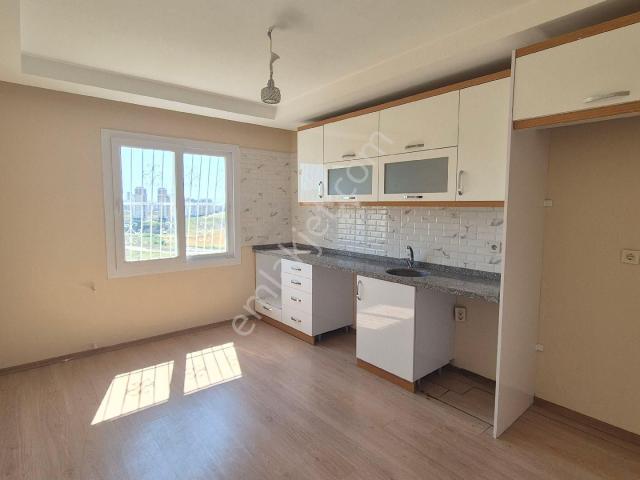 Gültepe'de 2+1 Kapalı Mutfak Cadde Üzeri Merkezi Konumda Kiralık Daire