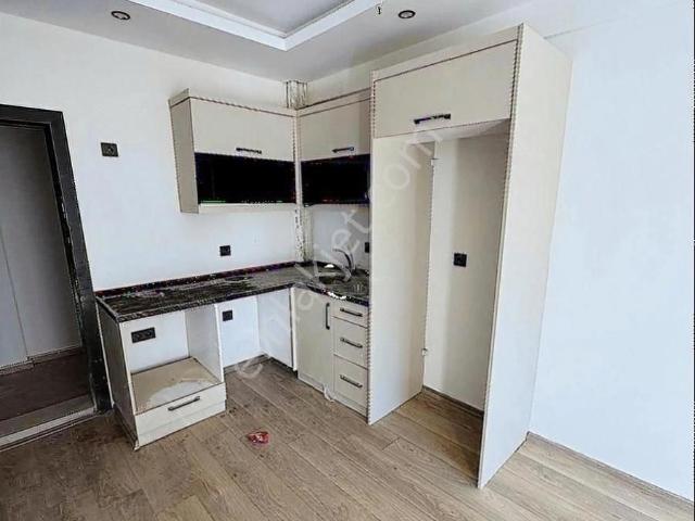 Gültepede Cadde Üzeri Site İçerisinde Yatırımlık 1+1