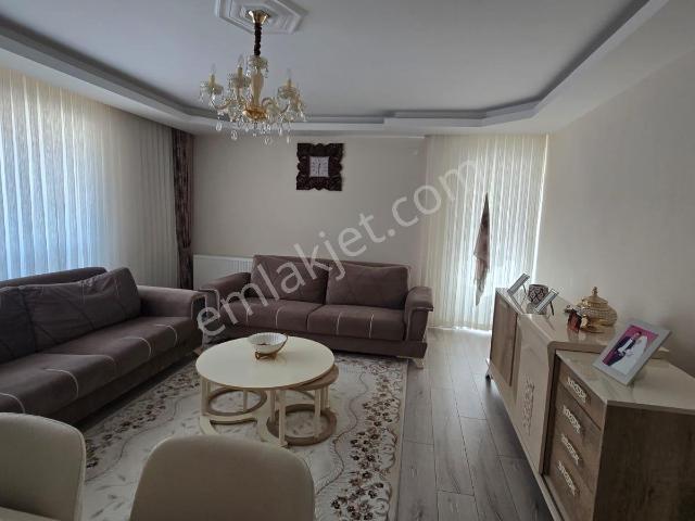 Gülveren Mah 3+1 Kat 1 Asansörlü İskanlı Merkezi Konum Da