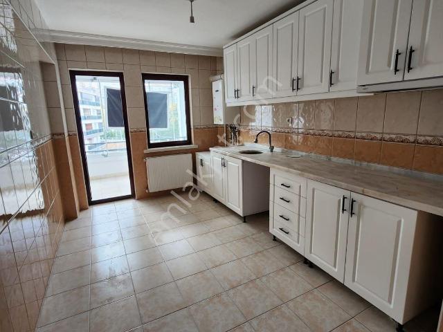 Gül Emlaktan 1.kat 3+1 Park Manzarılı Yapılı Masrafsız Daire