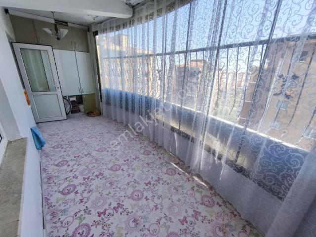 Gül Emlaktan Seyrantepe C Bloklarda Satılık 3+1 Bakımlı Daire