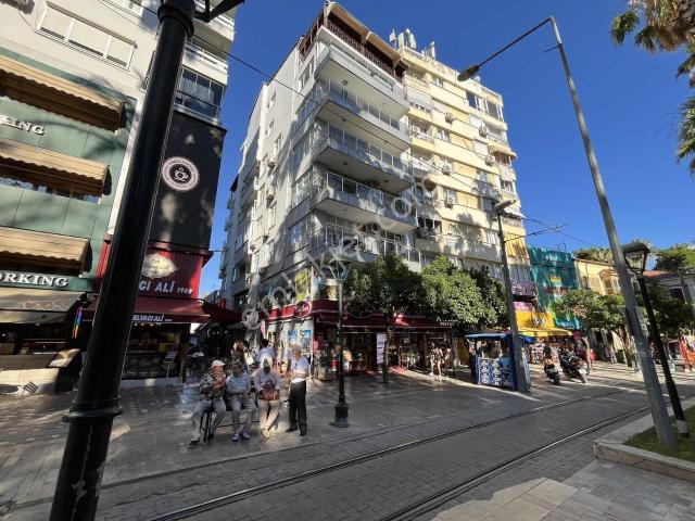Gülay Tuncay'dan Kaleiçi Atatürk Caddesinde Satılık 2+1 Daire