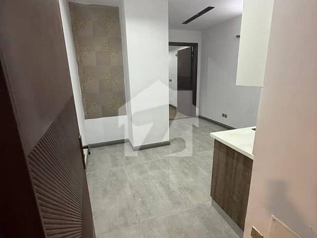 Gulberg Arena 6th Floor Main Road Facing 1 Bed Apartment Available For Rent