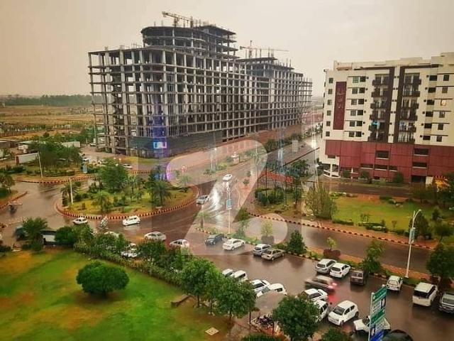 Gulberg Business Square, this prime pair of 40x60 commercial