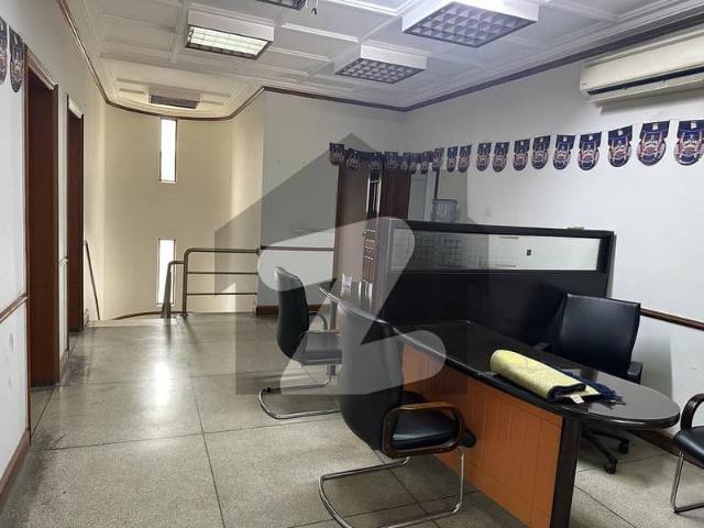GULBERG Prime Location Commercial Paid House