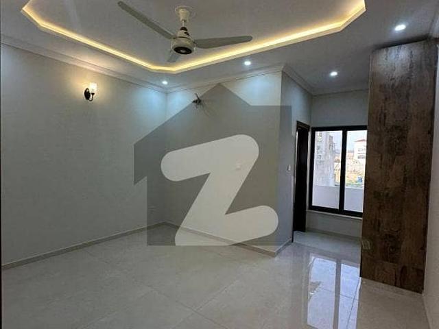 Gulberg residencia 10 marla house for rent