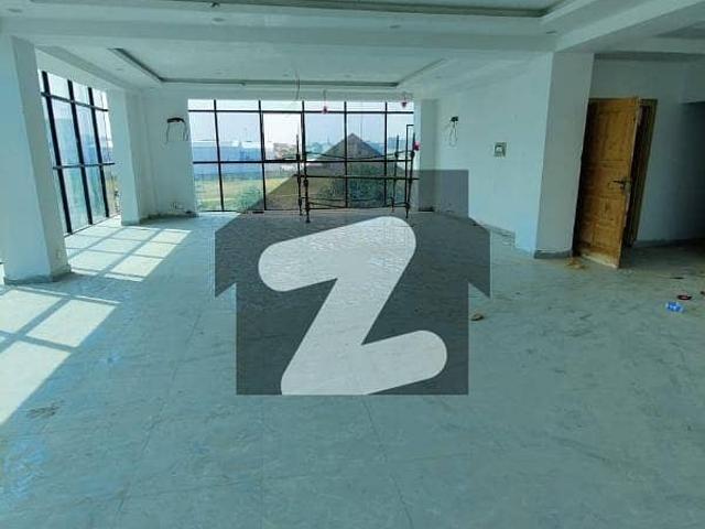 Gulberg 1800sqft 1st floor available for rent, lift installed
