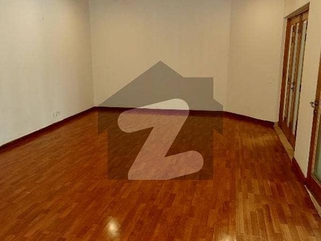 Gulberg 12 Marla Decent Town House Is Available For Sale