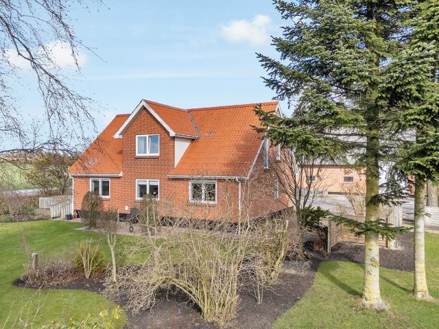 Guldbækvej 143, Hæsum