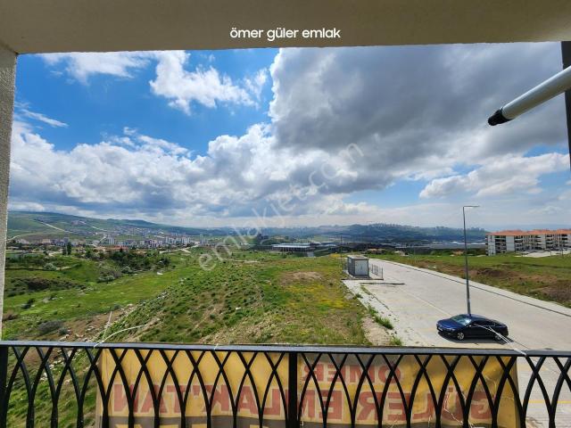 Güler^den Yakacık Tokide 2.kat Boş 3+1 130m2 1.300sabit Tksitlee