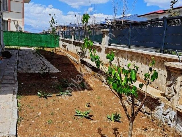 Güler Emlaktan Dadaşkentte Daire Fiyatına Satılık Villa
