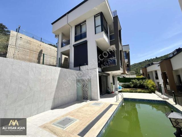 Güllekte Satılık Fourlex Havuzlu Villa