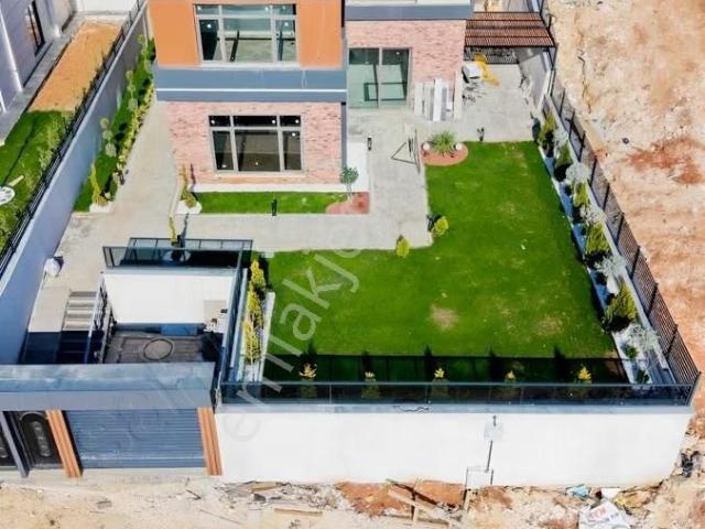 Güllübağ'da Kiralık Lüks Villa