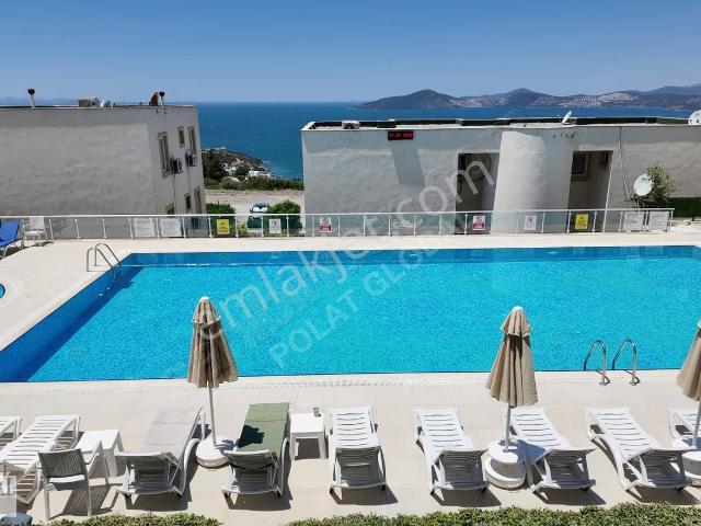 Güllük'te Deniz Manzaralı, Havuzlu Site İçinde Satılık Daire