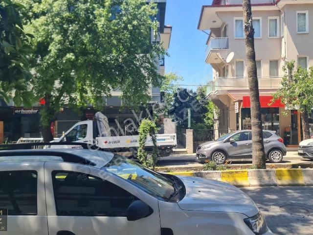 Gülpınar Mahallesinde Atatürk Bulvar Üzerinde 32 M² Dükkan