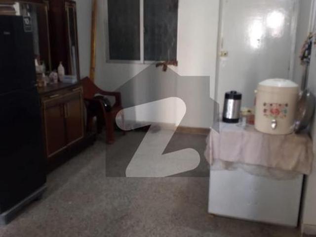 Gulshan Block 5 Main Rashid Minhas Road Facing, Corner 5 Rooms Apt 2nd Floor Gulshan e Iqbal