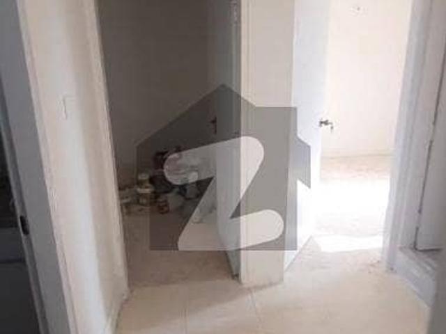 1st Floor Gulshan E Iqbal Block 11 Kda Lease Flat In HOOR PALACE Just Opposite Metro. No Lift